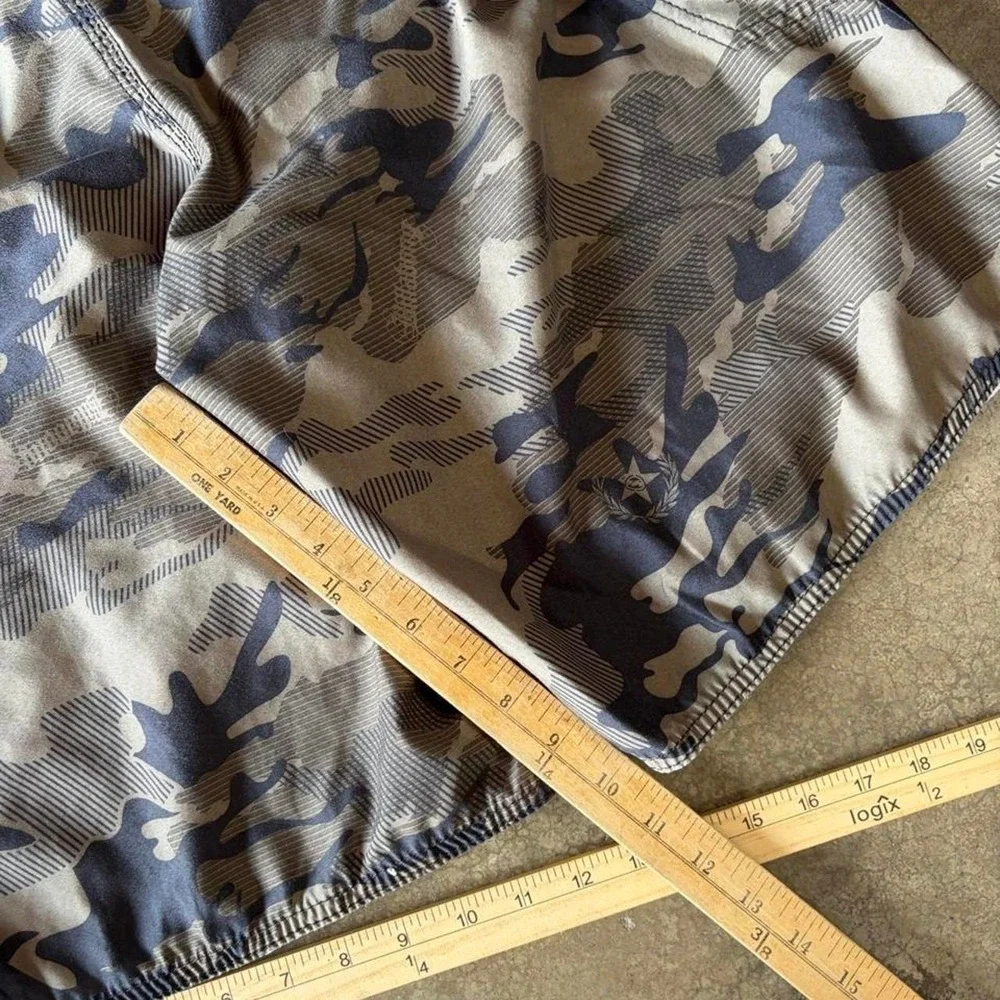 2000s Y2K billabong camo board shorts